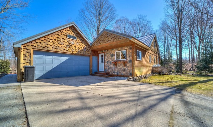 Hesperia Cabin | White River Trout House Hesperia MI Riverfront Cabin