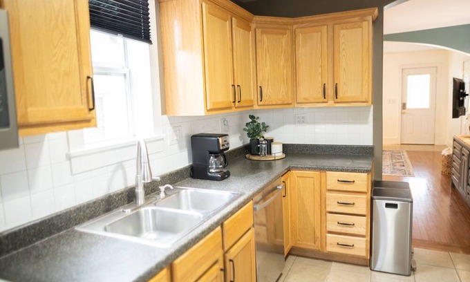 Creston Heights Apartment | 2 Bed | 1 Bath | Pet Friendly Apartment
