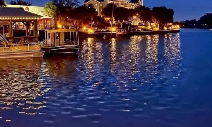 Okahumpka House | Mary Loop - Cottage Villa in The Village of Newell