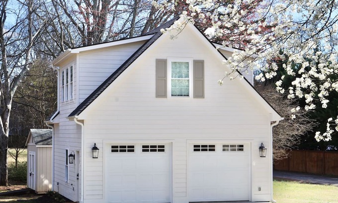 Greer House | Suburban Studio in Prime Area on Large Quiet Lot- GSP Airport, Greer, Greenville