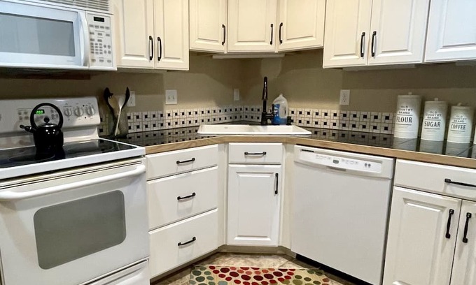 Mead Apartment | Cozy 2-bedroom apartment in beautiful Mead with WiFi, AC