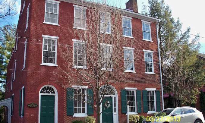 Marietta Bed & Breakfast | Ascot Bed & Breakfast Sleeps up to 16+