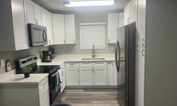 Bridgeport Heights House | Cozy modern house close to the beach