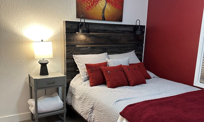 Northeast Reno House | Cozy and Pet Friendly "Movie House" in Reno