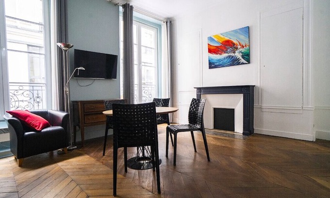 Quartier de la Place-Vendome Apartment | Nice love nest near the Opera