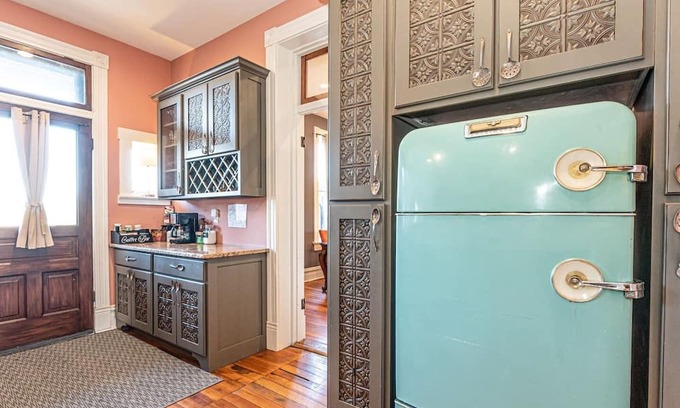 Washington House | Private Room w/ Shared Bath