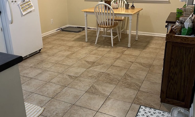 Henderson Apartment | April 8th solar eclipse line of totality. Can rent the 7th and/or the 8th.