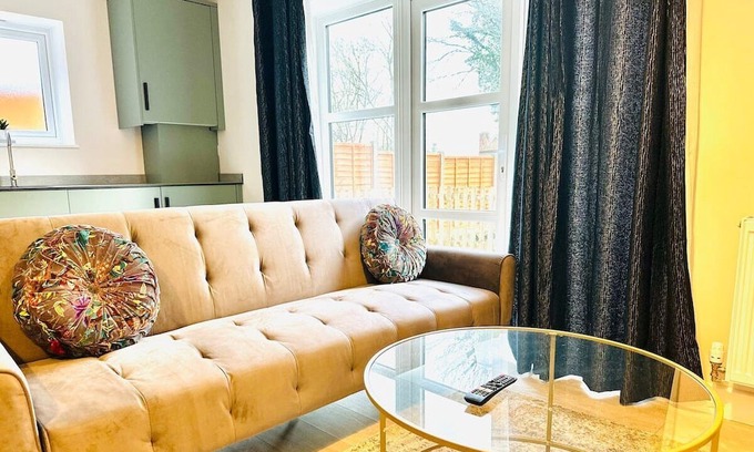 Dover Apartment | Cosy Dover suite w Free Parking