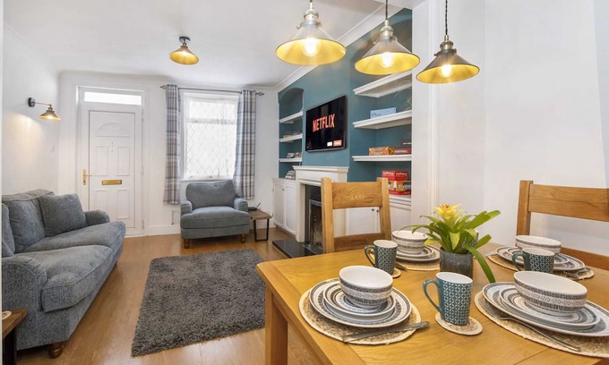 Malton House | Charming 2 bed pet friendly sleeps 6 in Norton