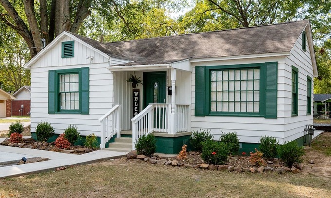 Conway House | Minutes to downtown/UCA/Hendrix and main attractions! Pet-Friendly hidden gem!