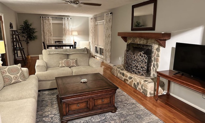 Clemson House | Spacious Comfort Near Clemson Campus - Your Ideal Getaway for Any Occasion!