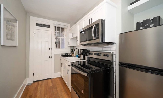 Ghent Apartment | Colley Manor - Washington Suite