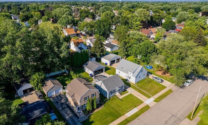 Appleton House | -Midtown Mainstay Sum