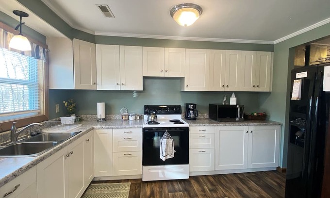 Painton Cottage | Cozy Cottage in a private location in a beautiful setting!