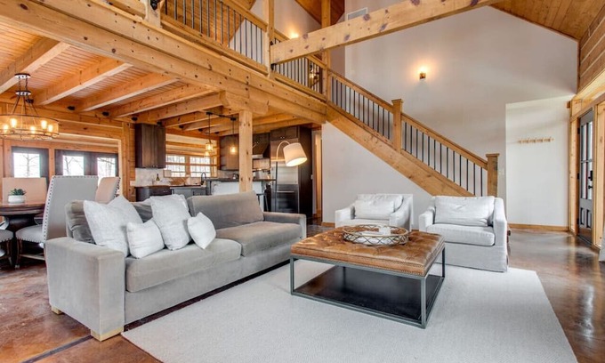 Fairview Cabin | Whispering Woods Lodge: 3BR*Pool Table*7 Acres*