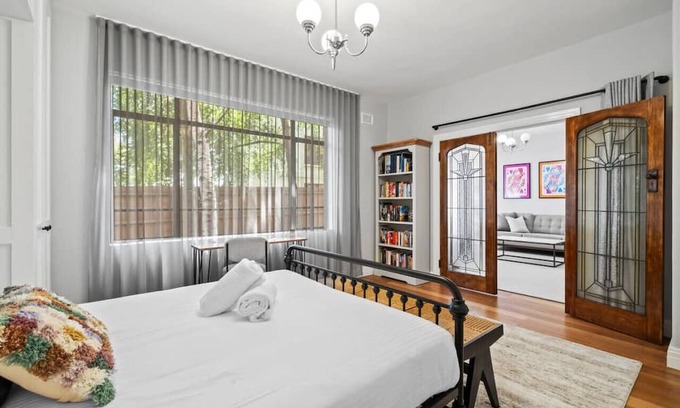 St. Kilda East Apartment | Saint Kilda Sanctuary - complementary car park