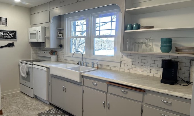 Ozark House | Bluebird Bungalow - Cute home in the heart of downtown Ozark!