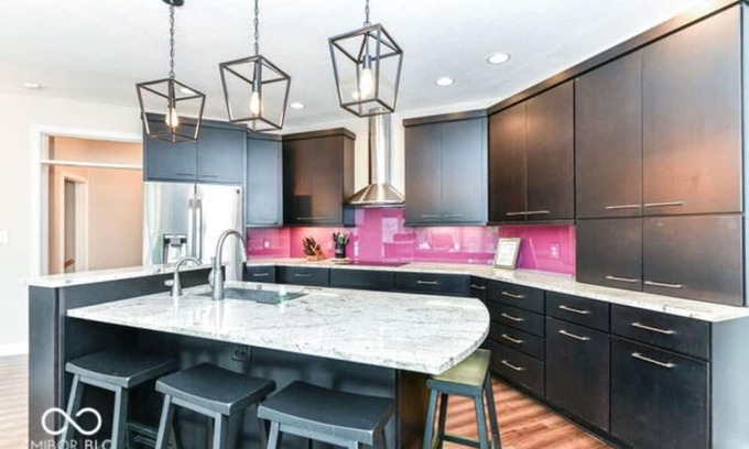 Carmel House | Large four bedroom house with pool and outdoor kitchen near Grand Park