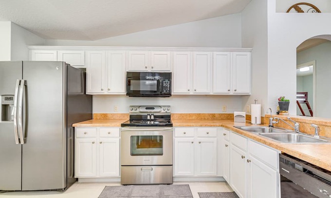 Dunnellon House | Dunnellon Home w/ Lanai - Close to Hikes!