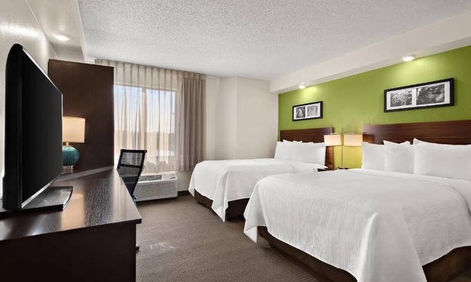 Wesley Chapel House | Stay Near The Grove - Free Breakfast, Outdoor Pool & Free Parking in 4 Units