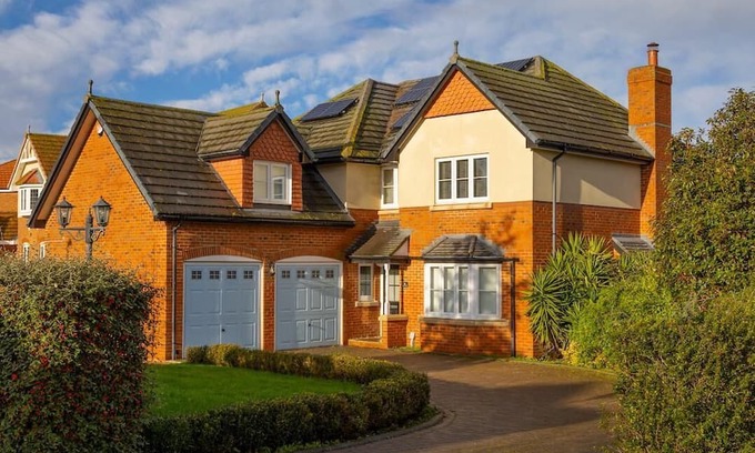 Sheerness House | 4 Luxurious Executive Villa