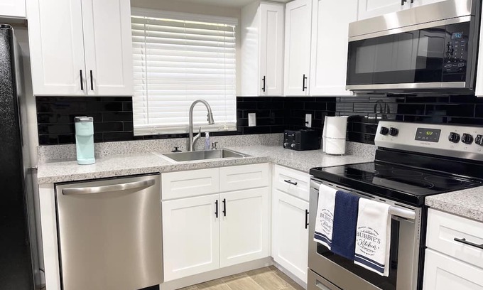 Bradenton Villa | Executive 2-Bedroom Villa near Downtown Bradenton