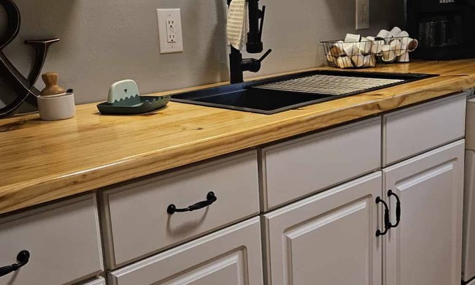 Royal House | Cute Cabin Feel, minutes from Lake Quachita