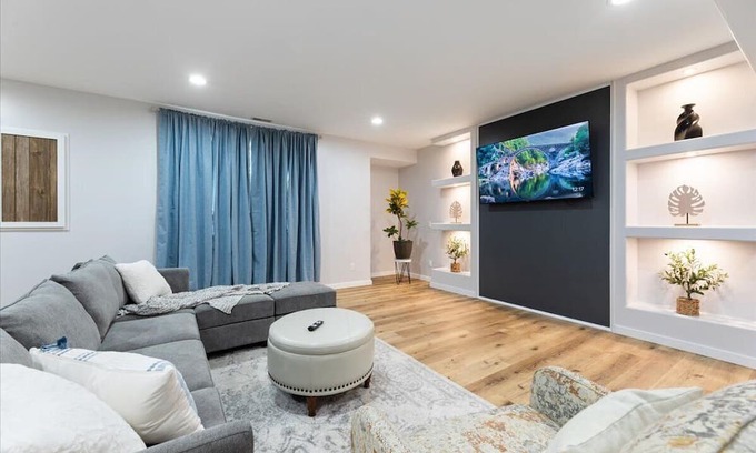 Bellevue House | Cozy 1-bedroom- SHARED in the house in peaceful Bellevue