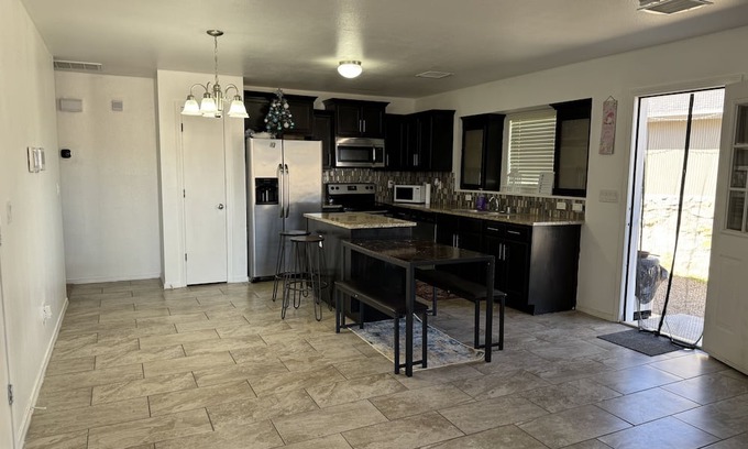 Socorro House | Cozy 3-bedroom house with AC and WiFi in welcoming El Paso