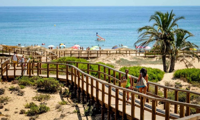 Arenales del Sol Apartment | Rentafive - Primera Línea - Arenales - Casa Pilar