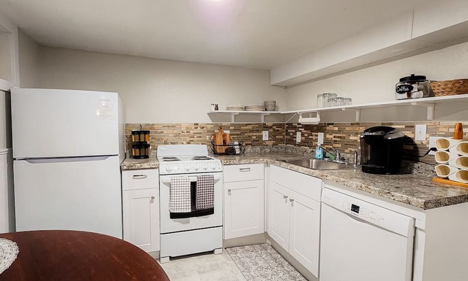 Great Falls Apartment | A Cozy Art District Studio