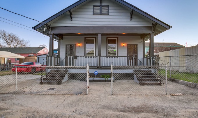 Saint Claude House | New Orleans Duplex: 2 Mi to Bourbon Street!