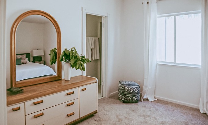 Hopland Cottage | Enchanted wine country cottage with sunroom, large patio, & alfresco dining