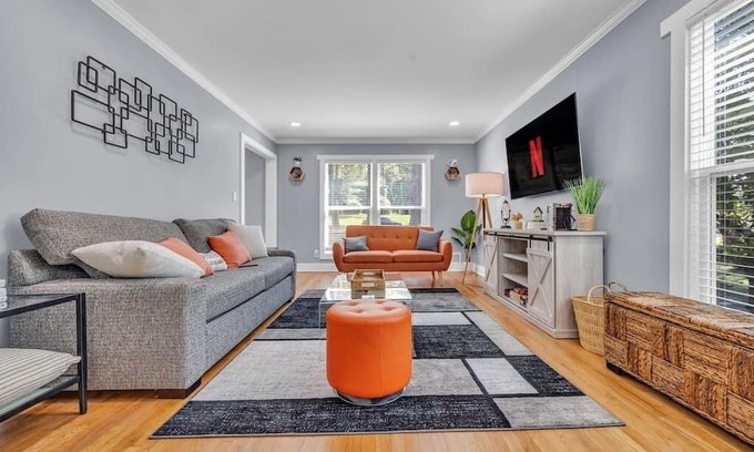 Decatur House | NEW! Modern Luxury w/ Pool Table 3BR|5BD Sleeps 10