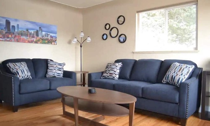 Jefferson Park House | By MileHigh/Pepsi Cntr, Parking, W/D, King bd, AC