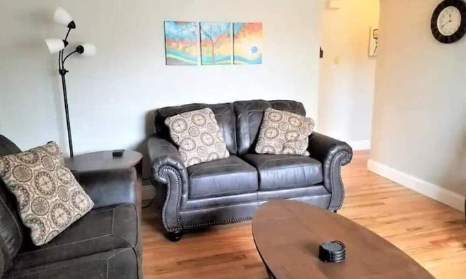 Jefferson Park House | Near MileHigh/Pepsi Cntr A/C W/D Parking King bed