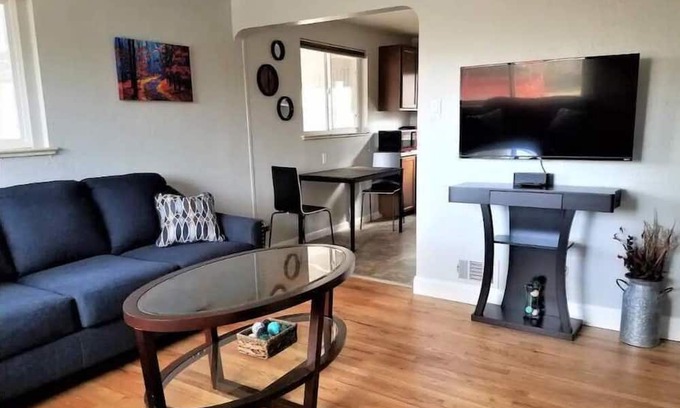 Jefferson Park House | Sleeps 6, Near MileHigh/PepsiCntr, A/C, Parking