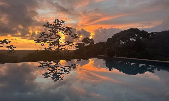 Portalon House | Luxury 3 Suites-Ocean Views-Privacy-Sleeps 10