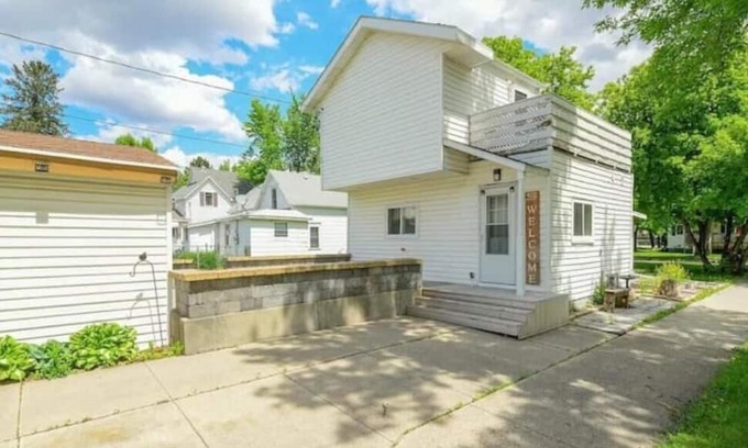 Grand Forks House | Ells Eccentric Bungalow - Near Downtown