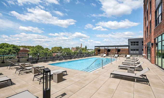 Logan Square Apartment | Amazing Logan Square 1BR w/ Pool, Lounge & Gym nr L, by Blueground