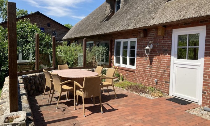 Fedderswarf Apartment | Apartment 'Ferienwohnung Nordwarft' with Private Terrace, Private Garden and Wi-Fi