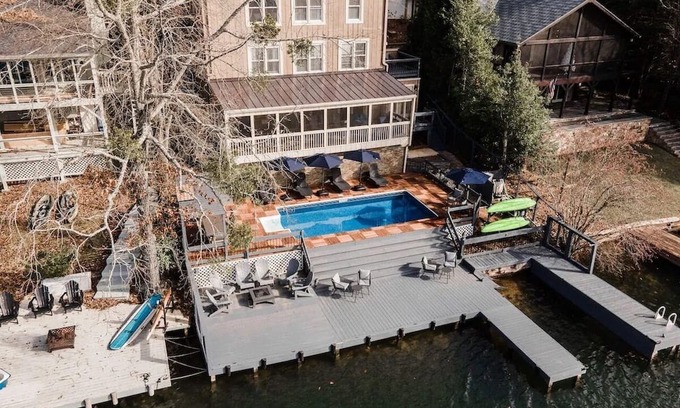 Waleska House | Lakefront -Heated Pool -EV Charger -Private Dock -Fire Pit -Kayaks -Game Room