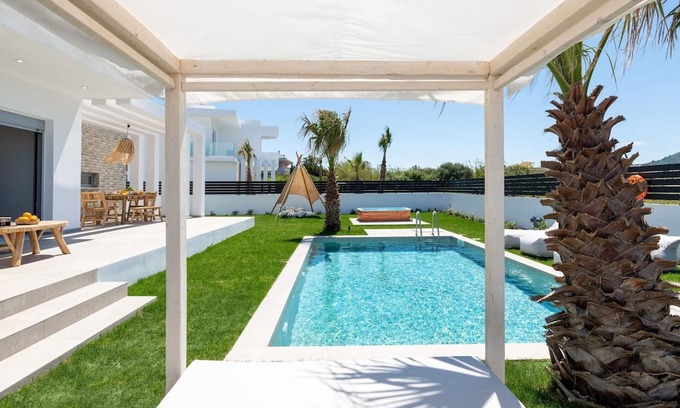 Petaloudes Villa | Villa Sofia Martini by Villa Plus