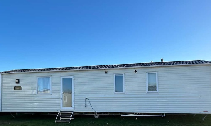 Felixstowe Cabin | Impeccable 3-Bed Caravan in Felixstowe