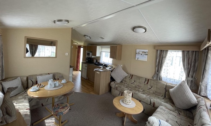 Clacton-on-Sea Ski Chalet | Lovely 2 Bed Chalet in Clacton-on-Sea