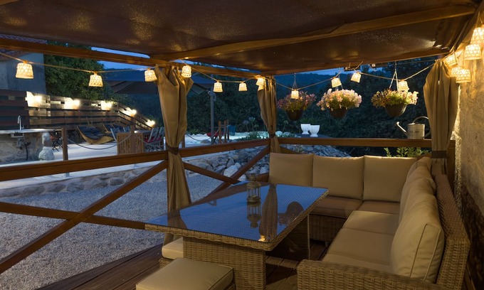 Covelo House | Welcome to Casa Camu - Exceptional