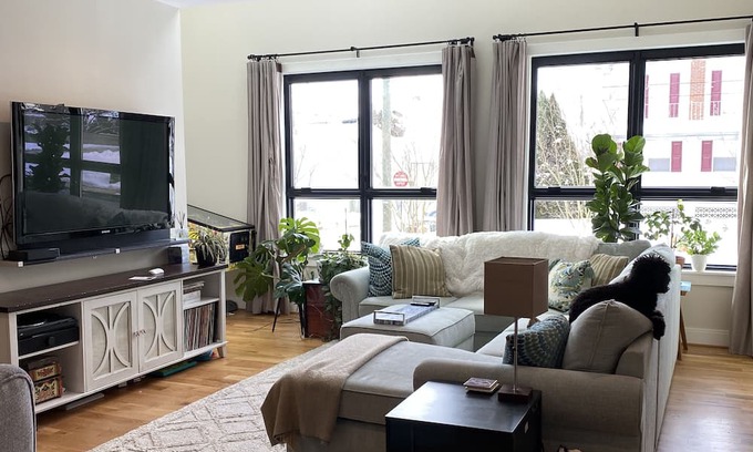 Eastport House | Beautiful renovated family home on the Eastport peninsula Walk to USNA