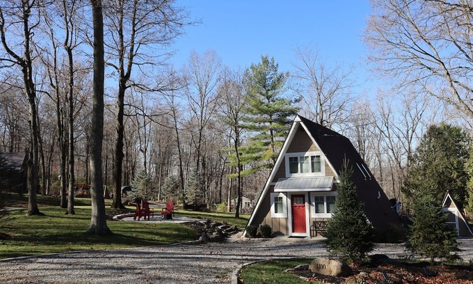 Valley Hi Ski Chalet | Beautiful couples getaway located just seconds from Mad River Mountain ski lift.