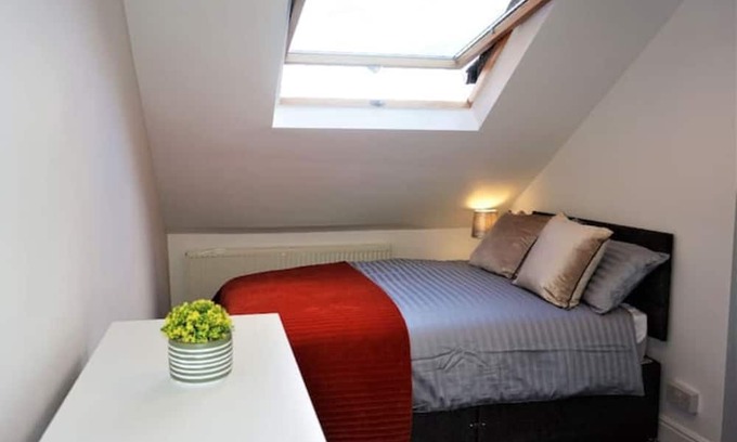 Kettering House | 5 Bed town house in Kettering town centre