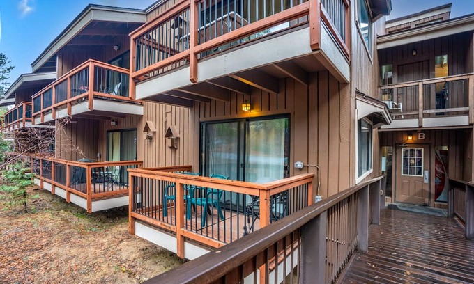 Yosemite National Park Condo | Capitan’s Corner – Unbeatable Location! Studio Condo Within Yosemite!